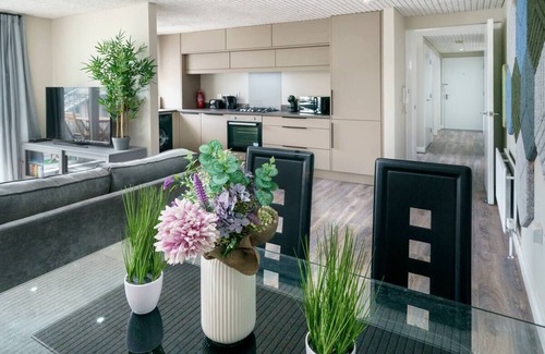 Belfast Apartamento | Historical West Belfast | 5 Mins to City Centre| Pass the Keys