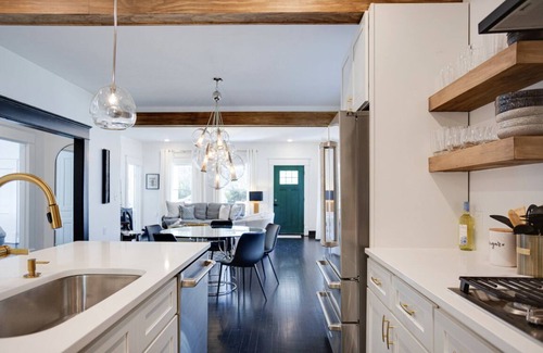 Durham Casa | Historically Hip on Hale-3 Kings, Walkable to shops, 3 minutes to Duke