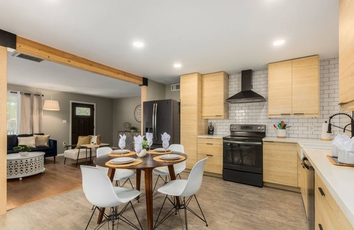 Coronado Casa | Historically Modern! Walk to Banner University! Heart of Phoenix!