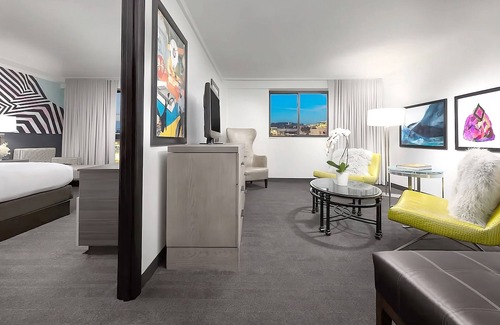 Lower Allston Hotel | History and Culture! Short Drive to TD Garden, Parking