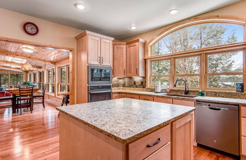 Mercer Casa | History-filled lakefront home with dock, fire pit, fireplace, & kayaks - dogs OK