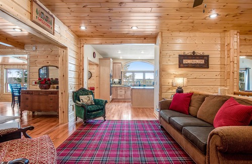 Mercer Casa | History-filled lakefront home with dock, fire pit, fireplace, & kayaks - dogs OK