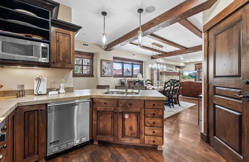 North Park City Chalet De Esquí | Hit the Slopes in 20 yards: Ultimate Ski-In/Out Park City Condo!