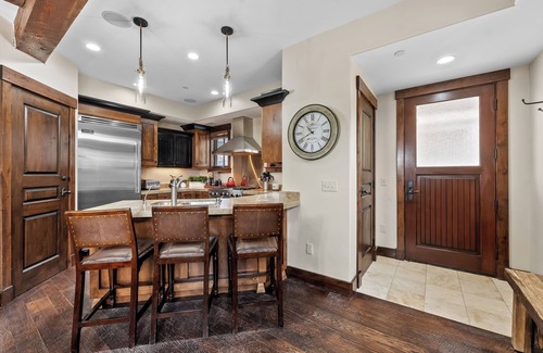 North Park City Chalet De Esquí | Hit the Slopes in 20 yards: Ultimate Ski-In/Out Park City Condo!