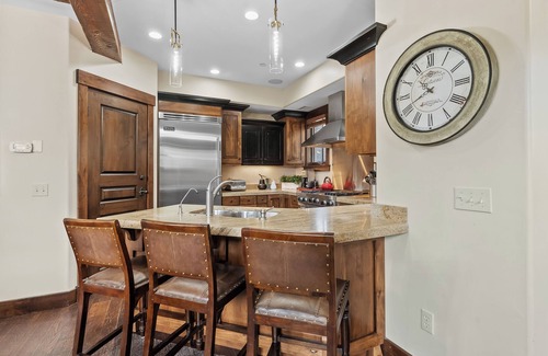 North Park City Chalet De Esquí | Hit the Slopes in 20 yards: Ultimate Ski-In/Out Park City Condo!