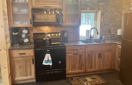 Crivitz Cabina | Hit the trails at this newly remodeled cabin or relax in the Northwoods!