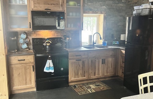 Crivitz Cabina | Hit the trails at this newly remodeled cabin or relax in the Northwoods!