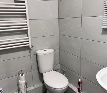 Kettering Apartamento | HIVESTAYS Free Wi-Fi, Smart TV, Parking, Tea &Coffee