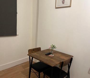 Kettering Apartamento | HIVESTAYS Free Wi-Fi, Smart TV, Parking, Tea &Coffee