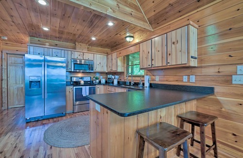 Unaka Cabina | ‘Hiwassee Hideaway' Cabin w/ Mountain Views!