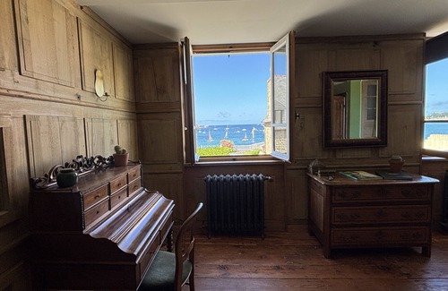 Penvenan Casa | hjem · Port Blanc A breathtaking setting facing th