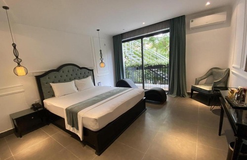 Hanoi Hotel | Hoàng Tử Hotel CS4 - Ngõ 12 Trần Kim Xuyến, Yên Hoà - by Bay Luxury