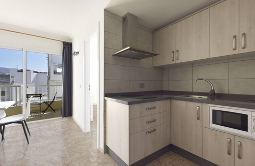 Playa San Juan Apartamento | Apartamento vacacional "Macarena" en Playa San Juan con vistas a la montaña y balcón