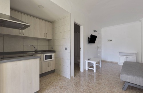 Playa San Juan Apartamento | Apartamento vacacional "Macarena" en Playa San Juan con vistas a la montaña y balcón