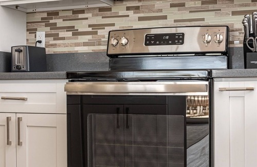 Nanakuli Casa | Ho'omaha Haven, Modern Remodel, 2 Kitchens, A/C