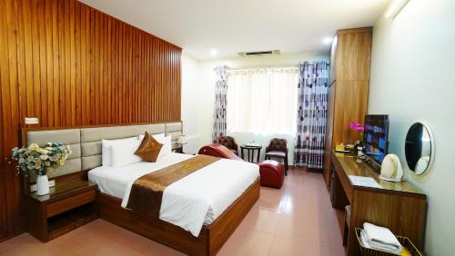 Nhat Tan Hotel | Ho Sen Xanh Hotel