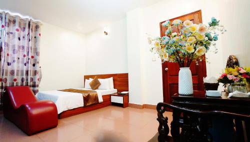 Nhat Tan Hotel | Ho Sen Xanh Hotel