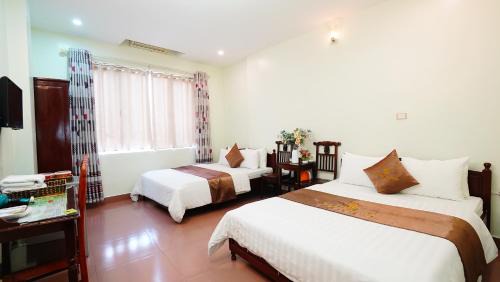 Nhat Tan Hotel | Ho Sen Xanh Hotel