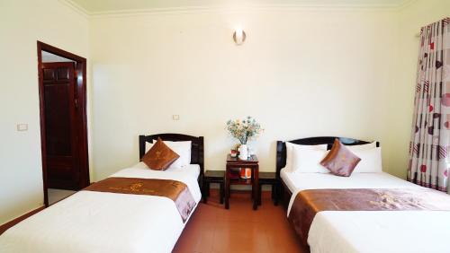 Nhat Tan Hotel | Ho Sen Xanh Hotel