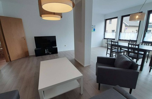 Rommerskirchen Apartamento | HÖ01 large apartment with dryer and washing machine