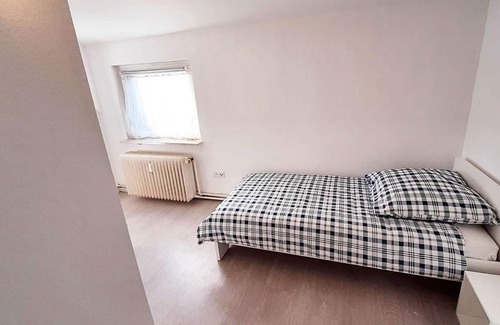 Rommerskirchen Apartamento | HÖ01 large apartment with dryer and washing machine