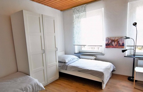 Bergisch Gladbach Apartamento | HÖ01 large apartment with dryer and washing machine