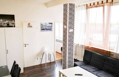 Langenfeld Apartamento | HÖ01 large apartment with dryer and washing machine