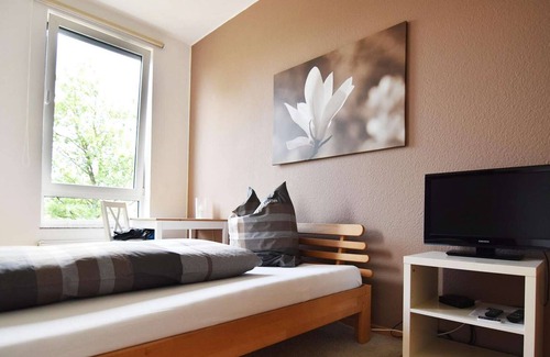 Chorweiler Apartamento | HÖ01 large apartment with dryer and washing machine