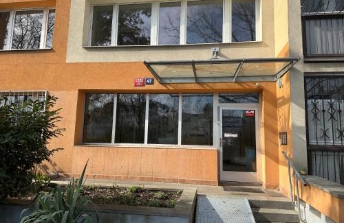 Prague 4 Apartamento | Hoa Stay - metro station Pankrac