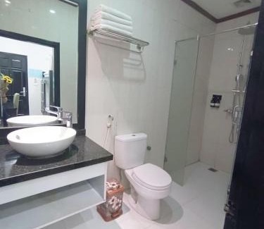 French Quarter Hotel | Hoan Kiem Lake Hotel Alley 22 Hàng Vôi