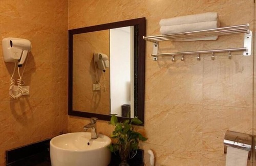 Hanoi Hotel | Hoang Lan Hotel KDT Van Quan - BAYLUXURY