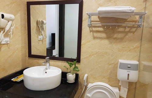 Hanoi Hotel | Hoang Lan Hotel KDT Van Quan - BAYLUXURY