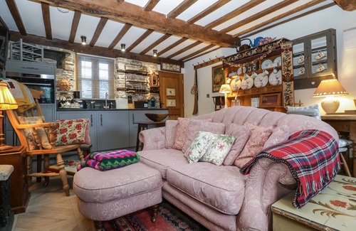 Hay on Wye Cabaña | Hoarders Cottage