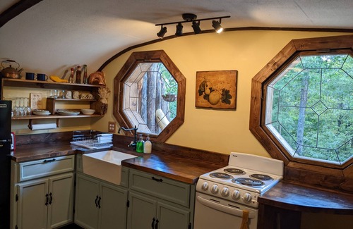 Stanton Cabaña | Hobbit Hollow near Red River Gorge w/ Hot Tub