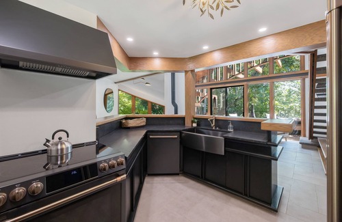 Sanger Casa | Hobbit House at Collins Creek