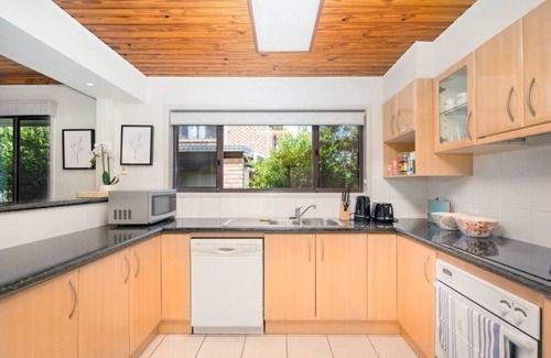 Robertson Casa | Hobbit House Inspired 4BR cozy Fairytale Cottage