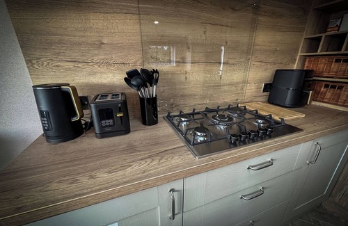 Longridge Cabina | Hobbit - House Of The Owl. Luxury lodge with views. Pet friendly. Indoor Pool.