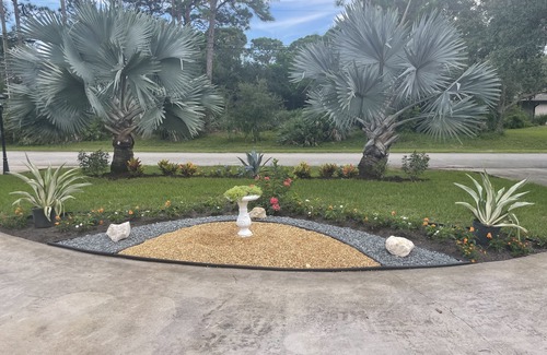 Hobe Sound Casa | Hobe sound 8 minutes away from the beach! Walk into Jonathan Dickinson park!