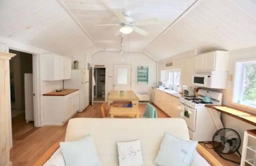 Winona Casa | Hobie's Landing - Blissful lake Side Cottage on Winona Lake!