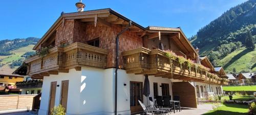 Rauris Apartamento | Hochalmbahnen Chalets Rauris 1-20 WE2, Maislaufeldweg 1r EG