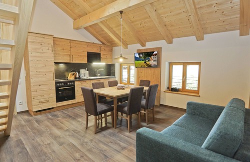 Staudach-Egerndach Apartamento | Hochlerch vacation apartment, 100 m² for 1 to 8 people, 2 bedrooms, kitchen/living room, shower/WC, WLAN