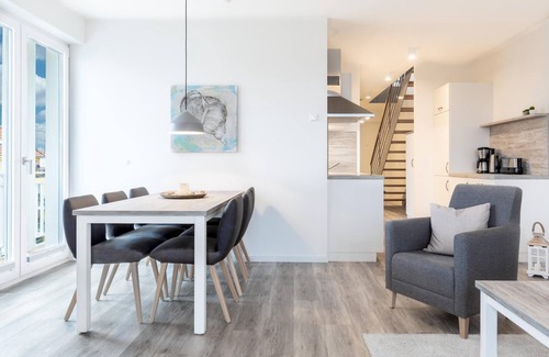 Grossenbrode Apartamento | Hochwertiges Penthouse Über Zwei Ebenen mit Galerieschlafzimmer und Meerblick