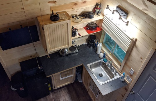 McArthur Cabina | Hocking Hills,Cozy Secluded Cabin,Minutes to Caves/WiFi/Pet Friendly!
