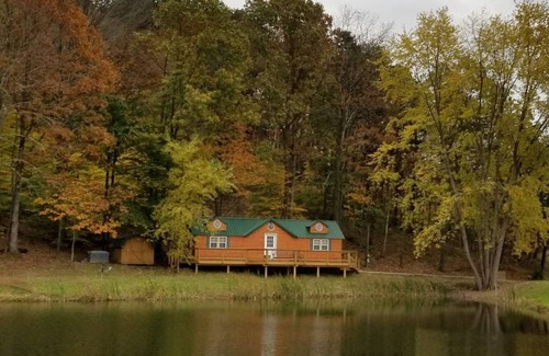Sugar Grove Casa | Hocking Hills-Cabaña amigable para mascotas con estanque privado
