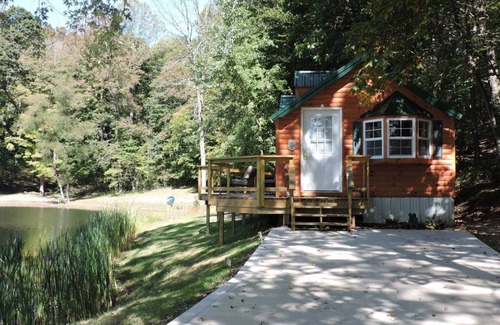 Sugar Grove Casa | Hocking Hills-Cabaña amigable para mascotas con estanque privado