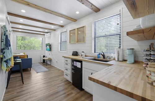 Logan Apartamento | Hocking Hills: Hiltop Haven: The Top Deck