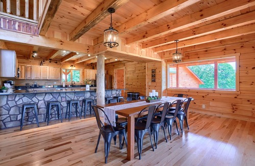 Logan Cabina | Hocking Hills Laikyns Lodge with Indoor pool- Great View!