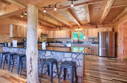 Logan Cabina | Hocking Hills Laikyns Lodge with Indoor pool- Great View!