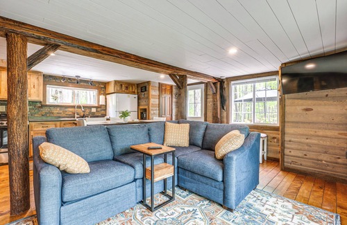 Laurelville Cabina | Hocking Hills 'Social Distance Cabin' w/ Hot Tub