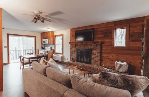 Logan Cabina | Hocking Hollows, cabin on 22 acres